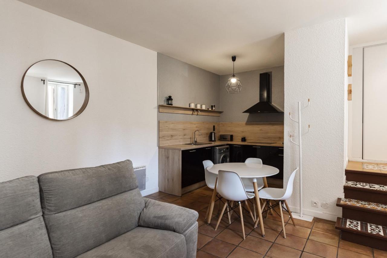 Chez Carca, Au Pied De La Cite *